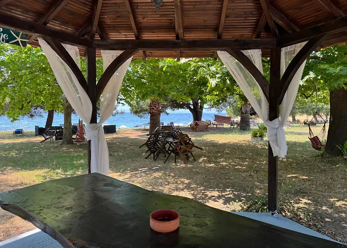 Mikri Elia Lagomandra